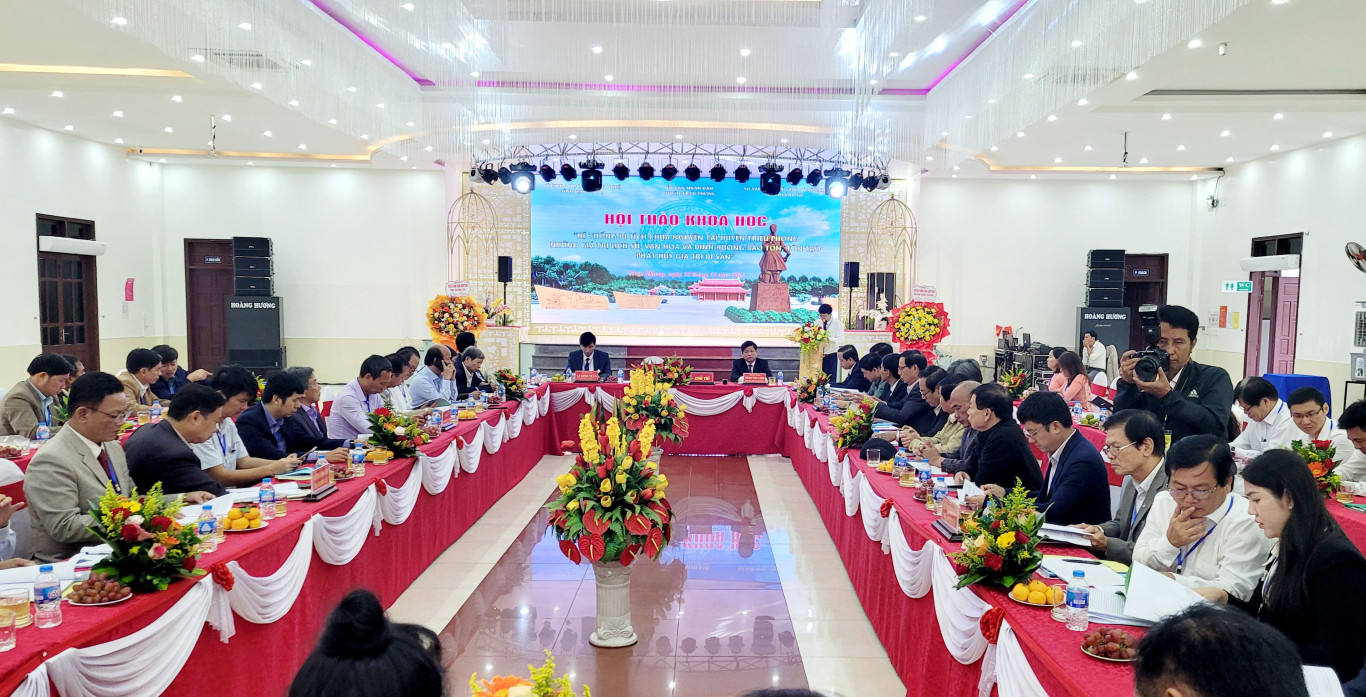 Hội thảo khoa học &ldquo;Hệ thống di t&iacute;ch Ch&uacute;a Nguyễn tại huyện Triệu Phong - Những gi&aacute; trị lịch sử, văn ho&aacute; v&agrave; định hướng bảo tồn, t&ocirc;n tạo, ph&aacute;t huy gi&aacute; trị di sản&rdquo;  - Ảnh: H.C.D